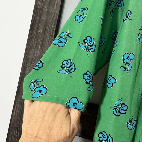 CAbi Green Cottagecore Floral Button Down Shirt Pop Art Women's L Preppy Teacher - Picture 4 of 11